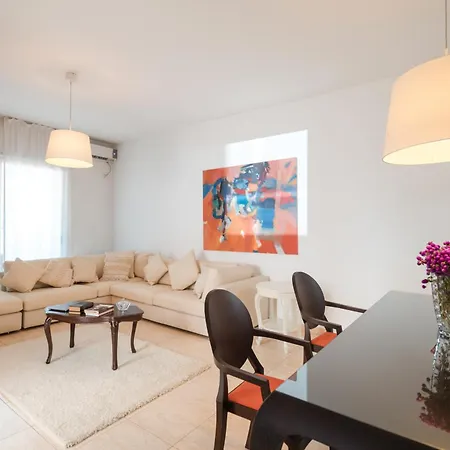 Downtown Apartment *